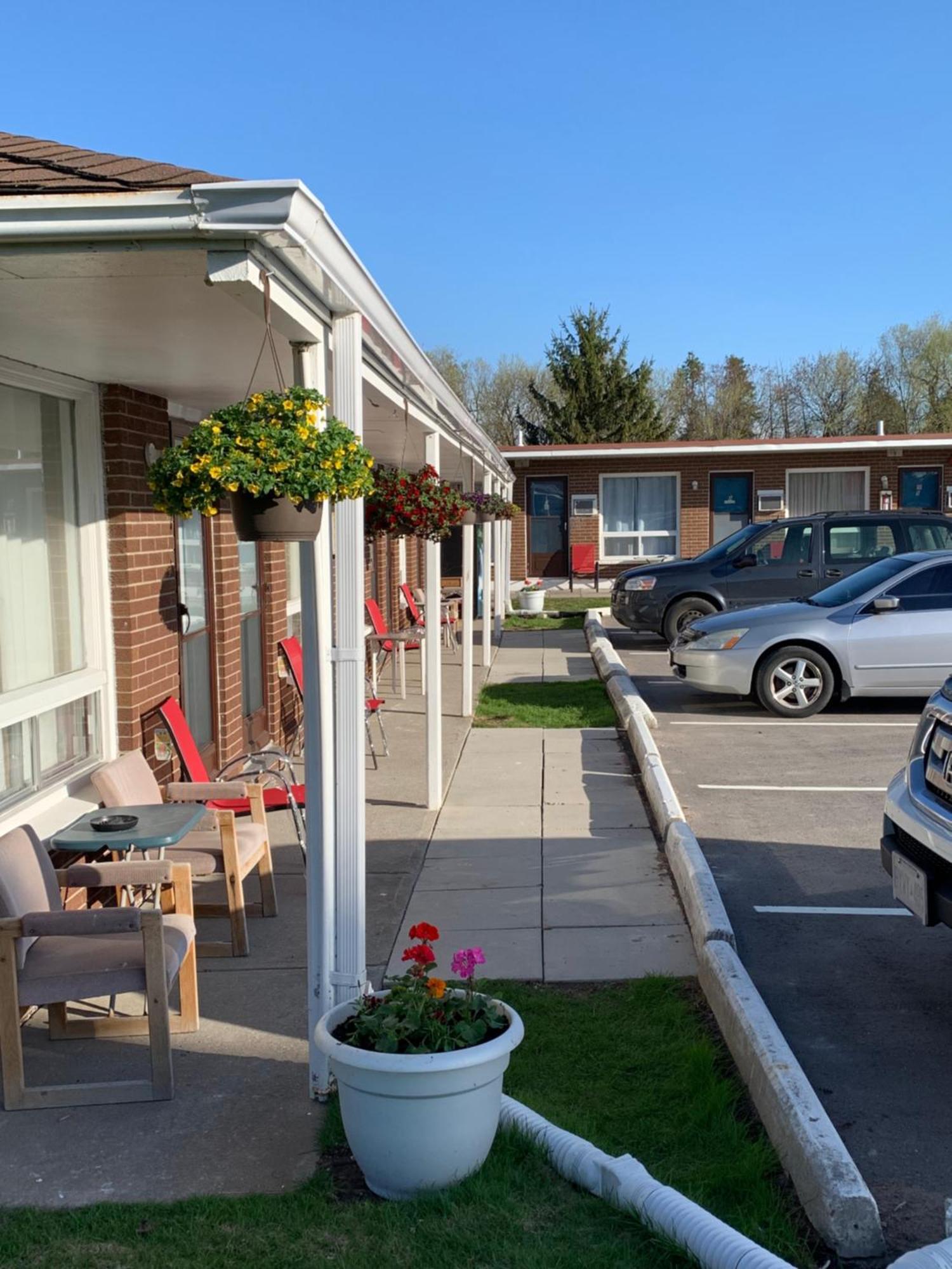 Twin Oaks Motel Orono 外观 照片