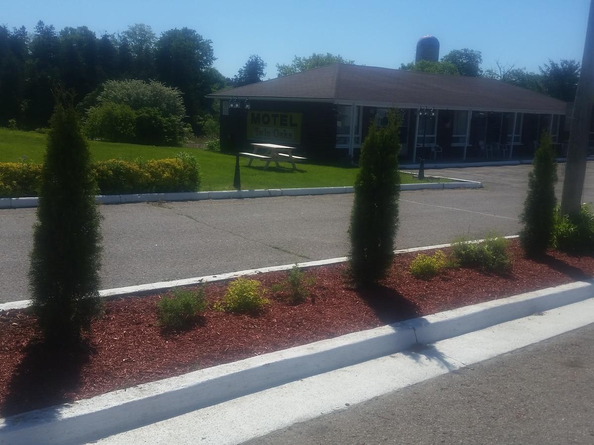 Twin Oaks Motel Orono 外观 照片