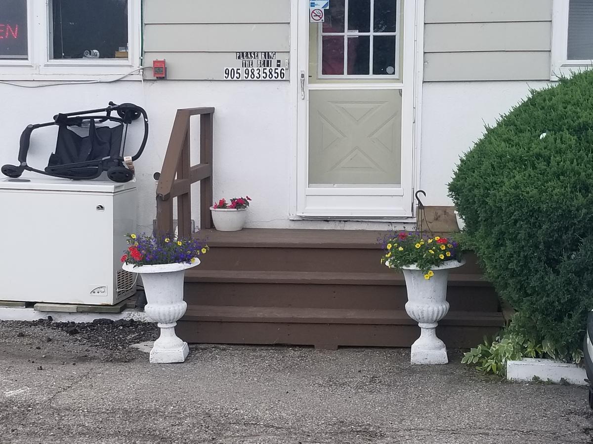 Twin Oaks Motel Orono 外观 照片