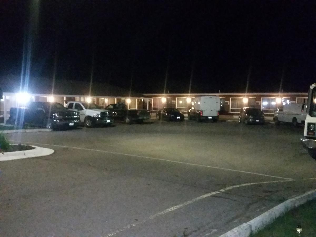 Twin Oaks Motel Orono 外观 照片