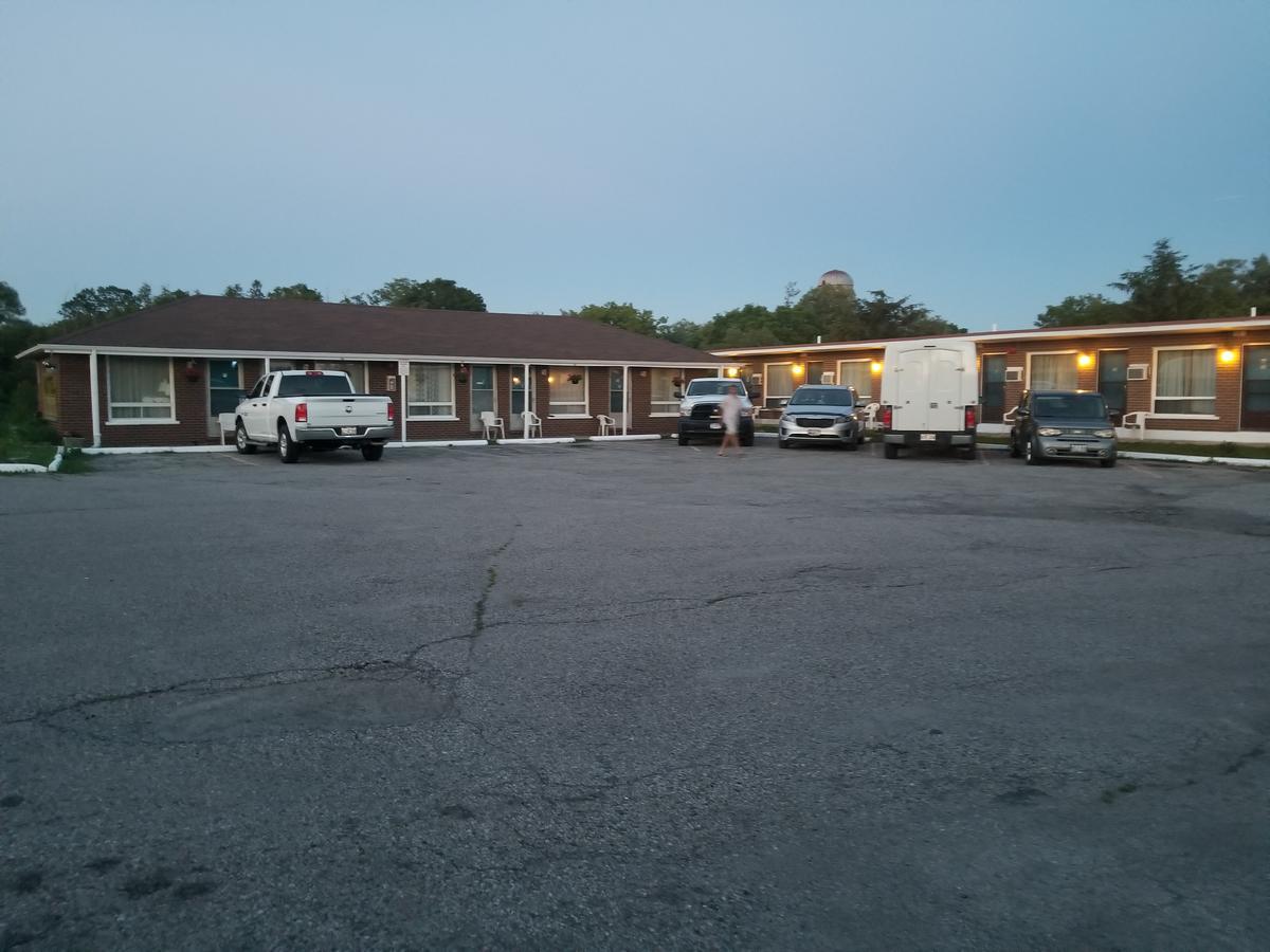 Twin Oaks Motel Orono 外观 照片