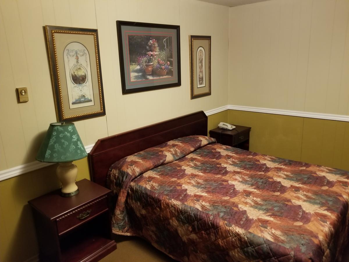 Twin Oaks Motel Orono 外观 照片