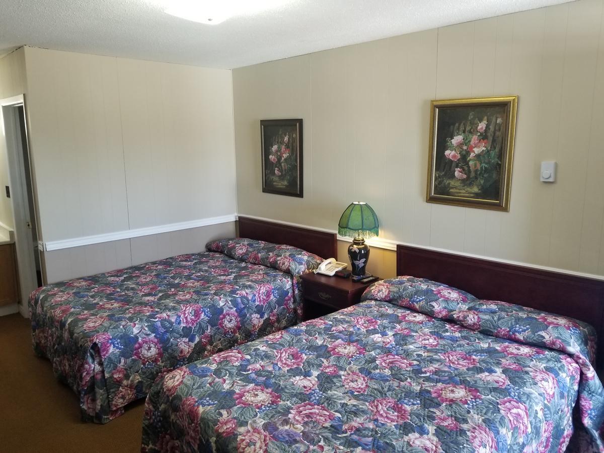 Twin Oaks Motel Orono 外观 照片