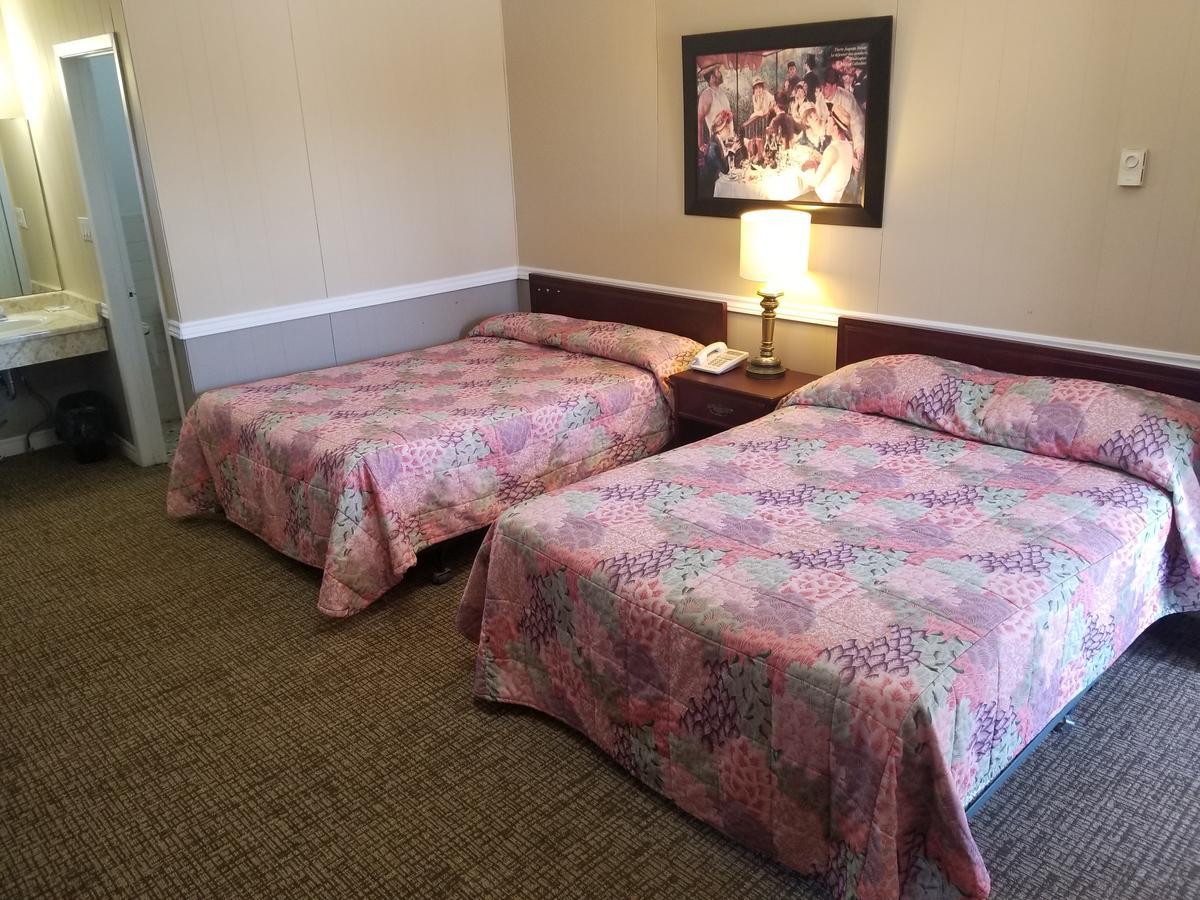 Twin Oaks Motel Orono 外观 照片
