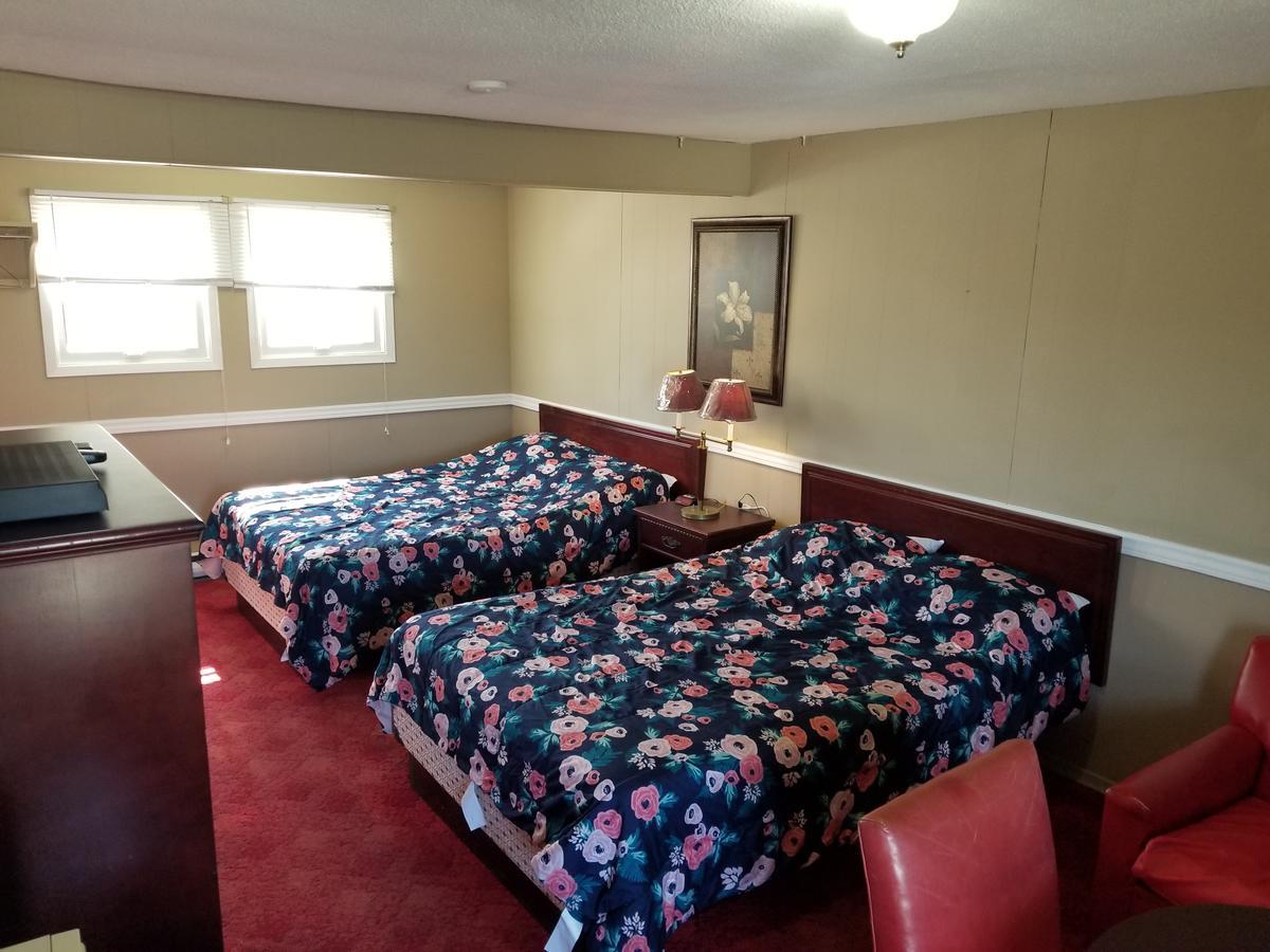 Twin Oaks Motel Orono 外观 照片
