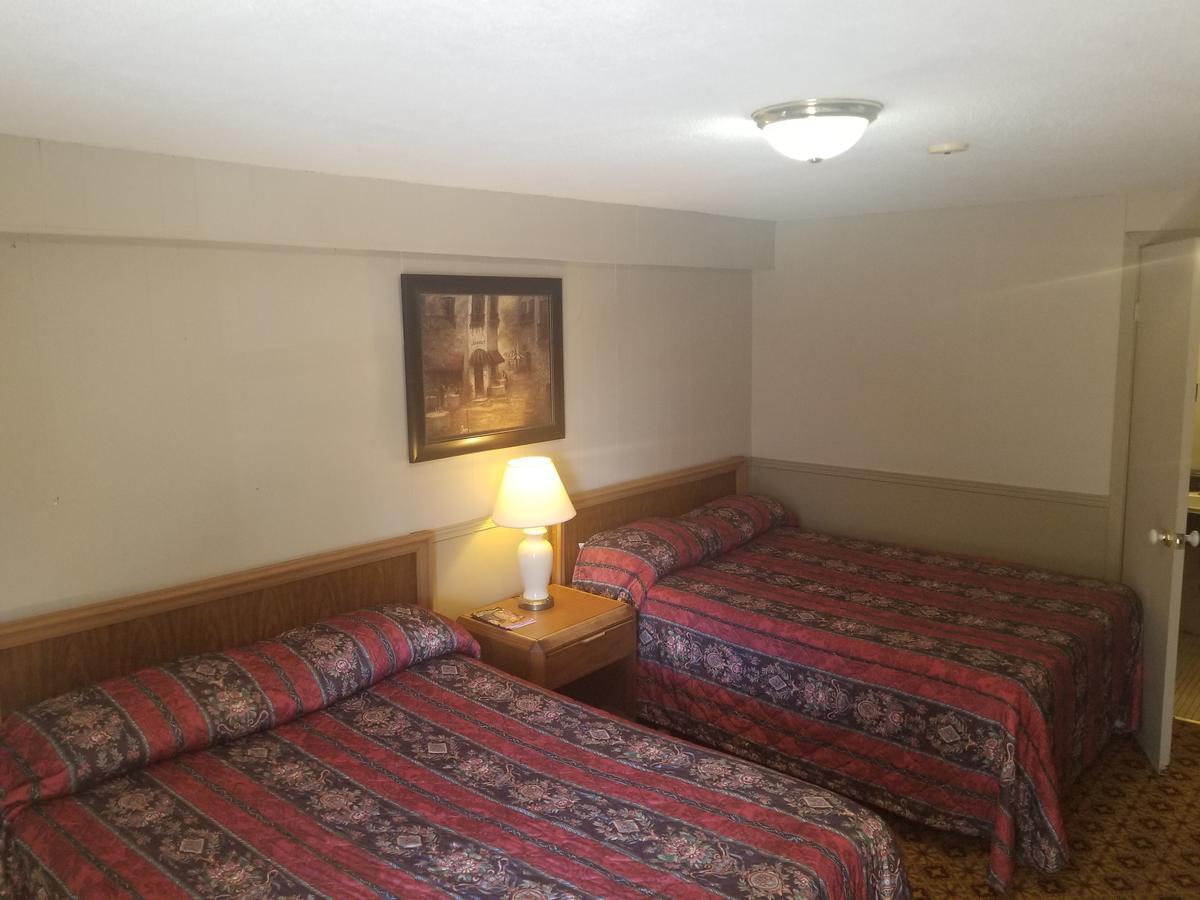 Twin Oaks Motel Orono 外观 照片